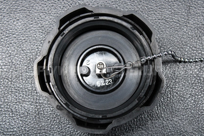Used 51049-3726 CAP-TANK,FUEL  [K0668-18]
