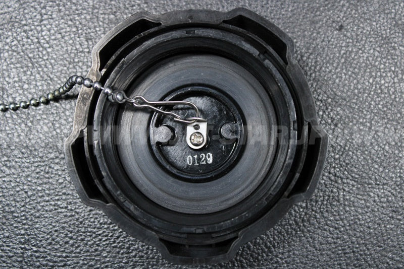 Used 51049-3726 CAP-TANK,FUEL  [K0956-17]