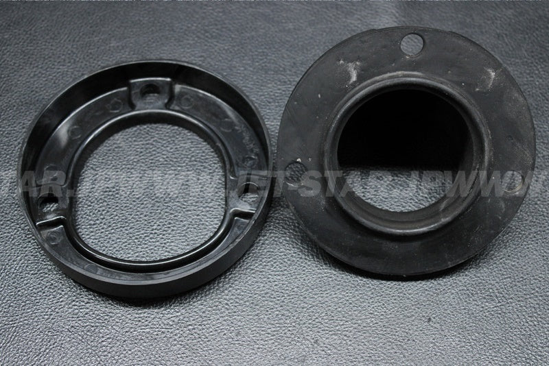 Used 13280-3718 HOLDER,EXHAUST VALVE  [K0956-23]