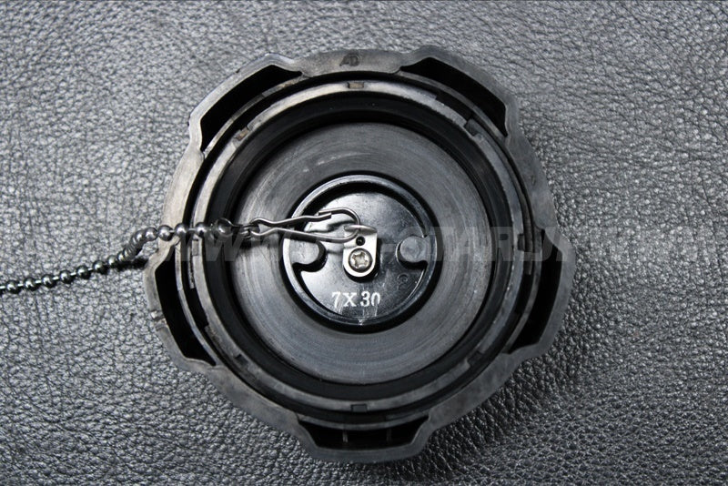 Used 51049-3726 CAP-TANK,FUEL  [K1193-16]