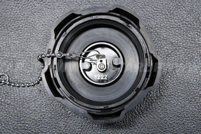 Used 51049-3726 CAP-TANK,FUEL  [K2740-59]