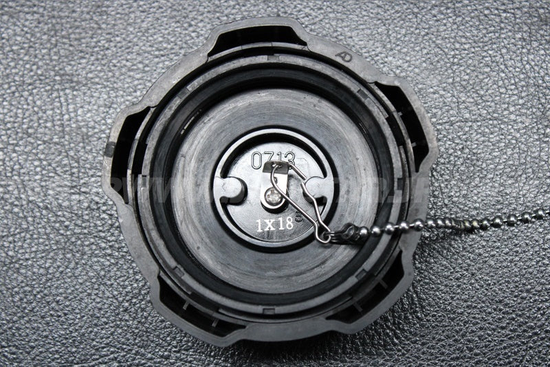 Used 51049-0713 CAP-TANK,FUEL  [K3790-21]