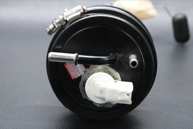 Used 49040-3720 PUMP-FUEL  [K3911-19]