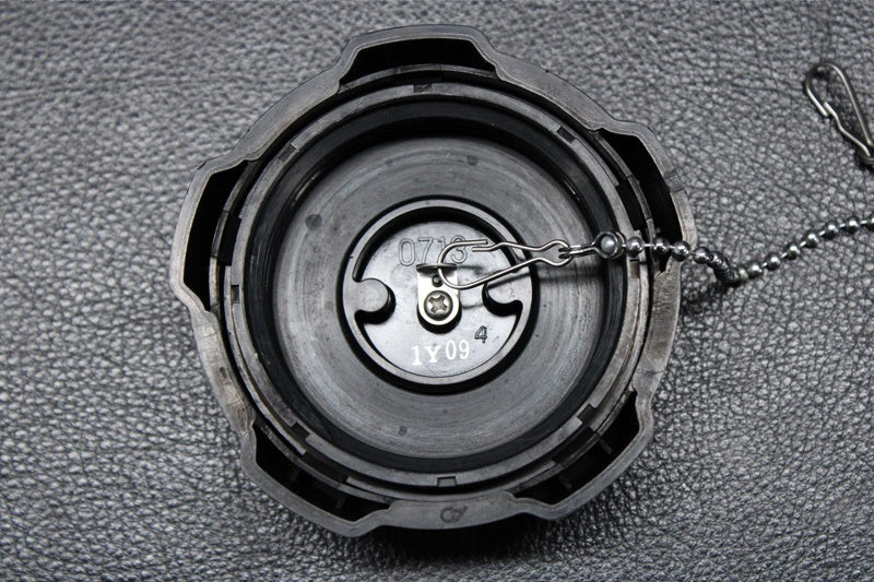 Used 51049-0713 CAP-TANK,FUEL  [K3911-21]