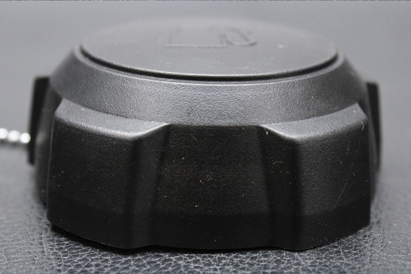 Used 51049-0713 CAP-TANK,FUEL  [K3911-21]