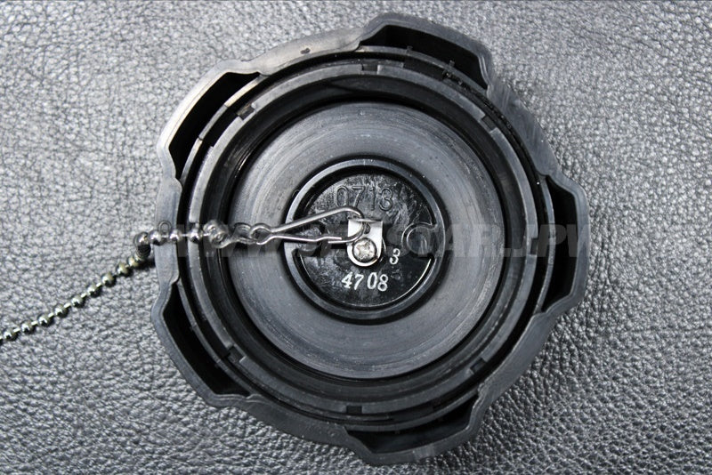 Used 51049-0713 CAP-TANK,FUEL  [K5974-15]