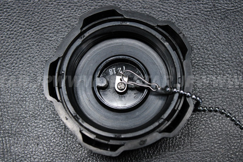 Used 51049-3726 CAP-TANK,FUEL  [K6239-18]