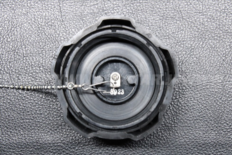 Used 51049-3726 CAP-TANK,FUEL  [K6543-16]