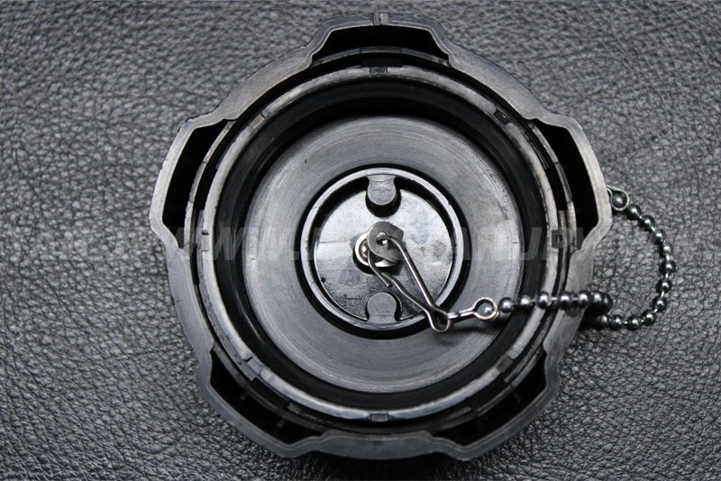 Used 51049-3726 CAP-TANK,FUEL  [K8069-16]