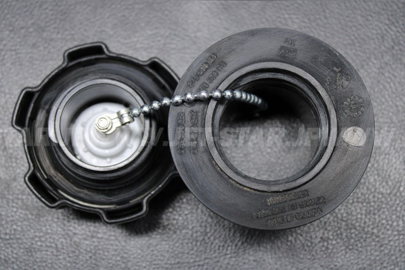 Used 275500710 FUEL TANK CAP [S0973-34]