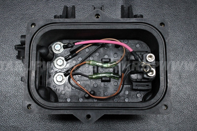 Used 6BH-82170-00-00 FUSE BOX ASSY [X2206-04]