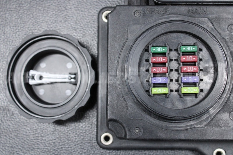 Used 6BH-82170-00-00 FUSE BOX ASSY [X2206-68]