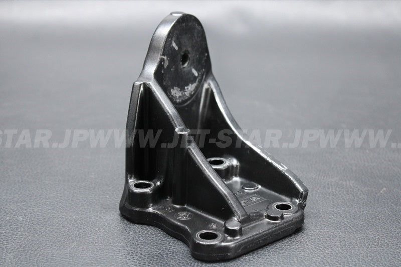 Used 420811794 FRONT ENGINE BRACKET [X2207-31]
