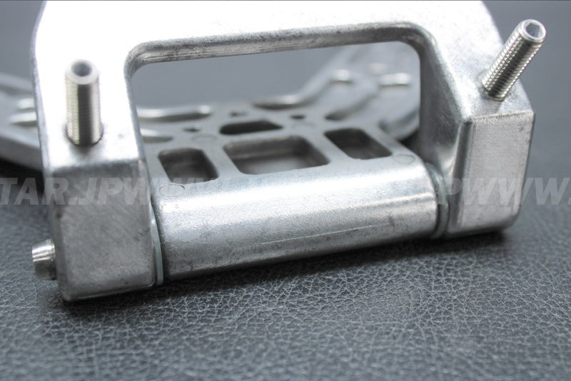 Used F1B-6517D-00-00 HINGE, LID [Y0051-28]