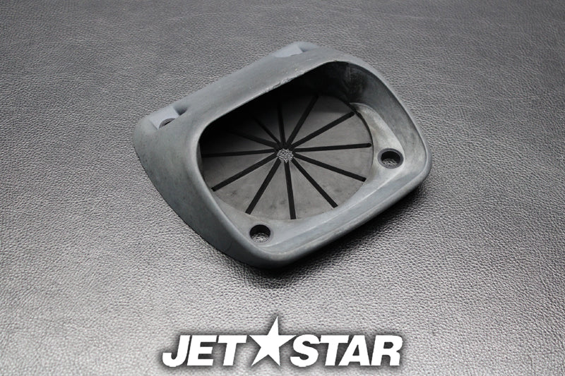 Used GP7-6751F-00-00 COVER, EXHAUST [Y352-137]