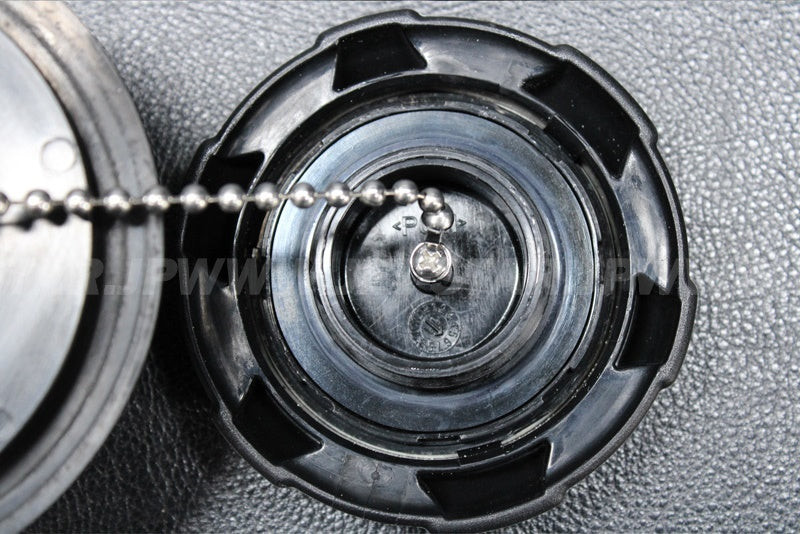 Used F2N-U7831-10-00 CAP, FUEL FILLER BLACK [Y6183-04]