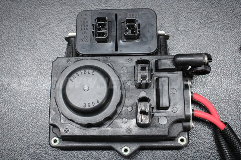 Used 6BH-82170-00-00 FUSE BOX ASSY [Y6183-18]