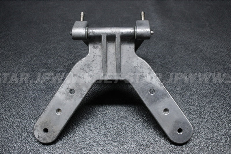 Used F1B-6517D-00-00 HINGE, LID [Y6189-17]
