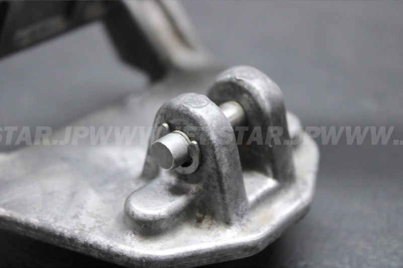 Used F1B-6517D-00-00 HINGE, LID [Y6189-17]