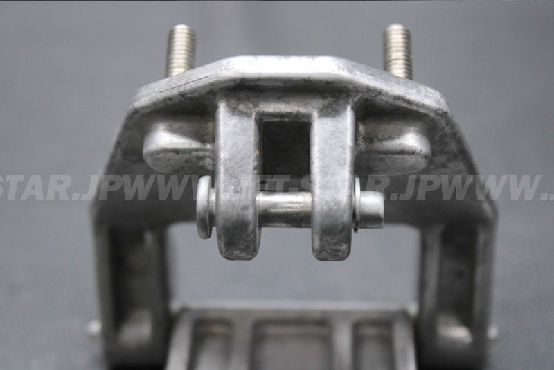 Used F1B-6517D-00-00 HINGE, LID [Y6189-17]