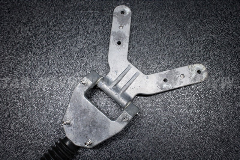 Used F1B-6517D-00-00 HINGE, LID [Y7487-12]