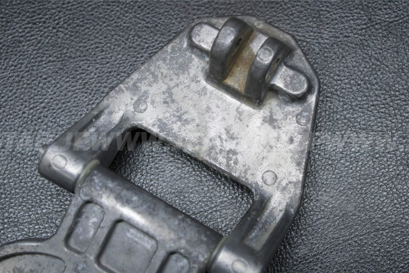 Used F1B-6517D-00-00 HINGE, LID [Y8775-25]